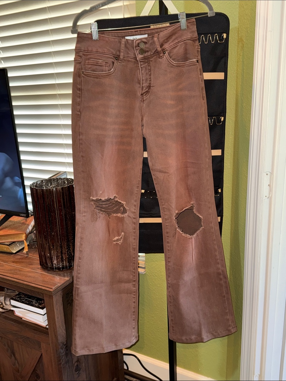 Women’s Flare Distressed Jeans in Brown